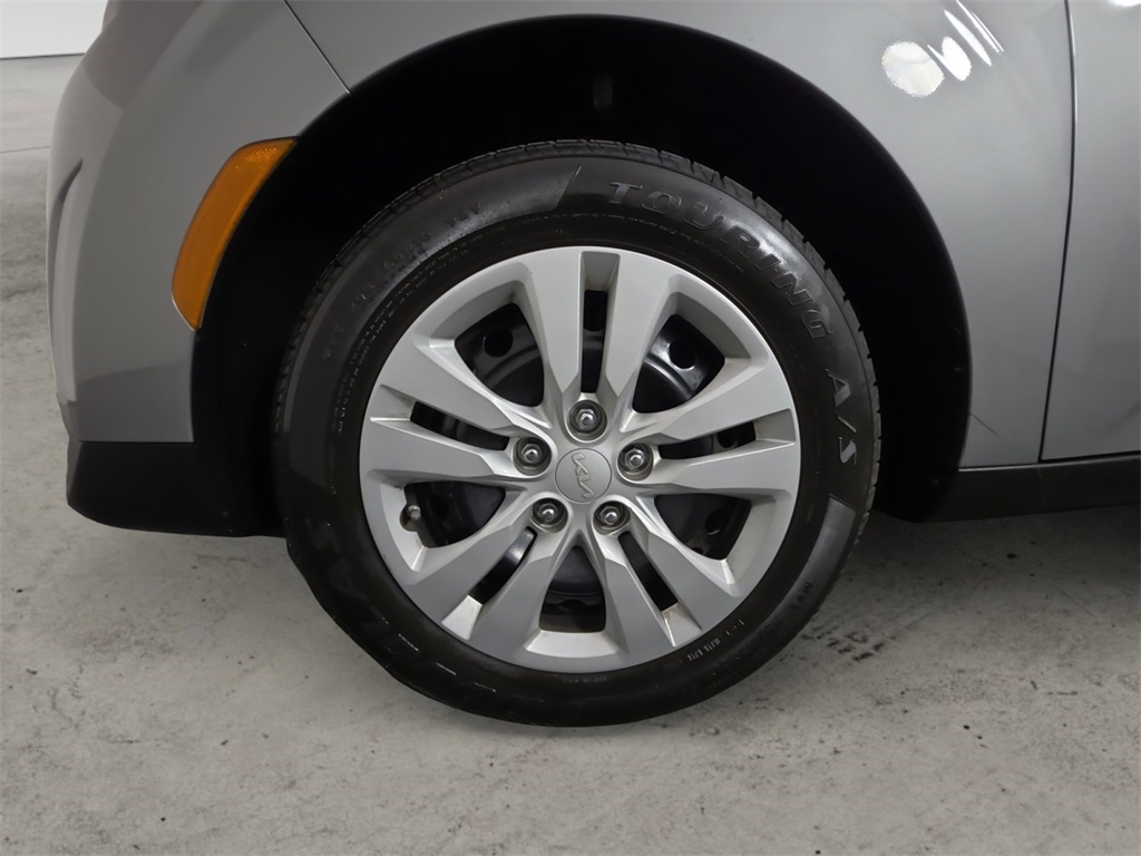 2023 Kia Soul LX photo 13