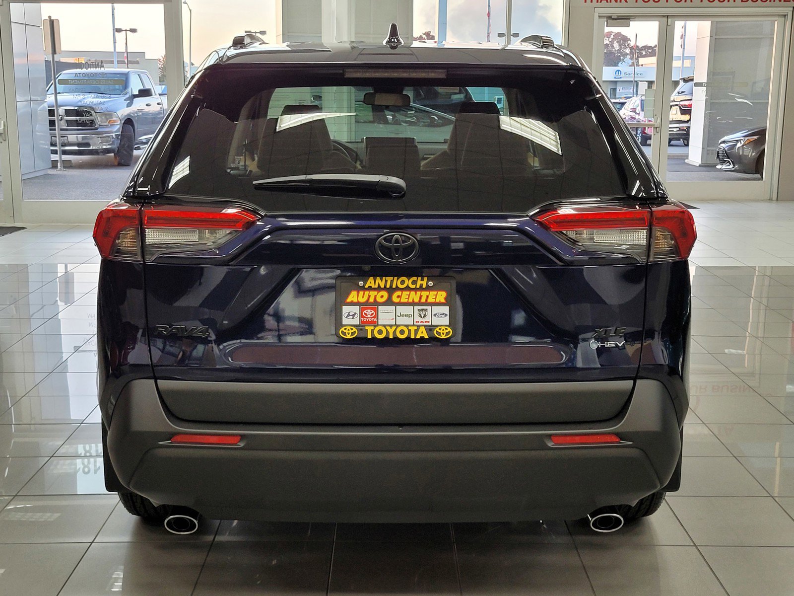 2025 Toyota RAV4 Hybrid XLE photo 4