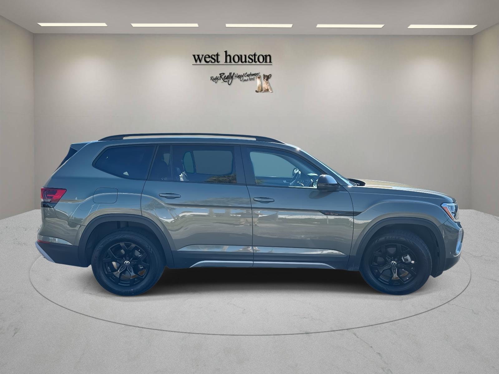 2024 Volkswagen Atlas Peak Edition SE Technology photo 2