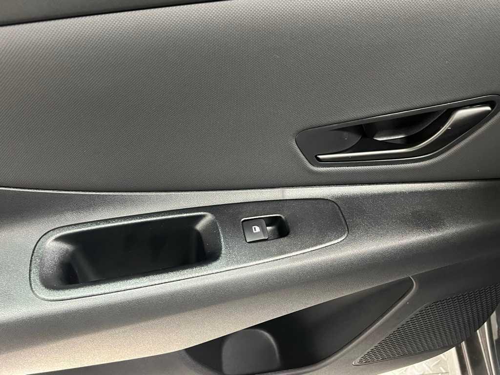 2025 Hyundai Elantra SEL Sport photo 25