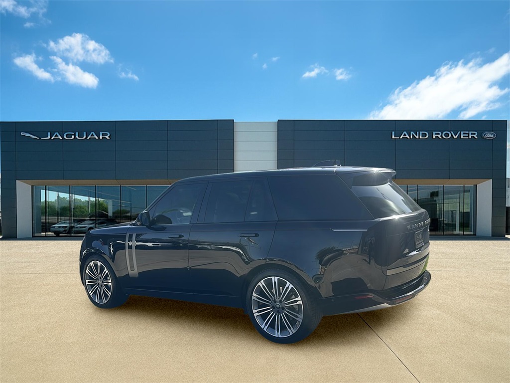 2023 Land Rover Range Rover SE photo 3