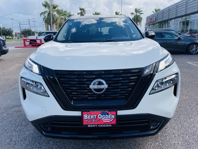 2023 Nissan Rogue SV photo 2