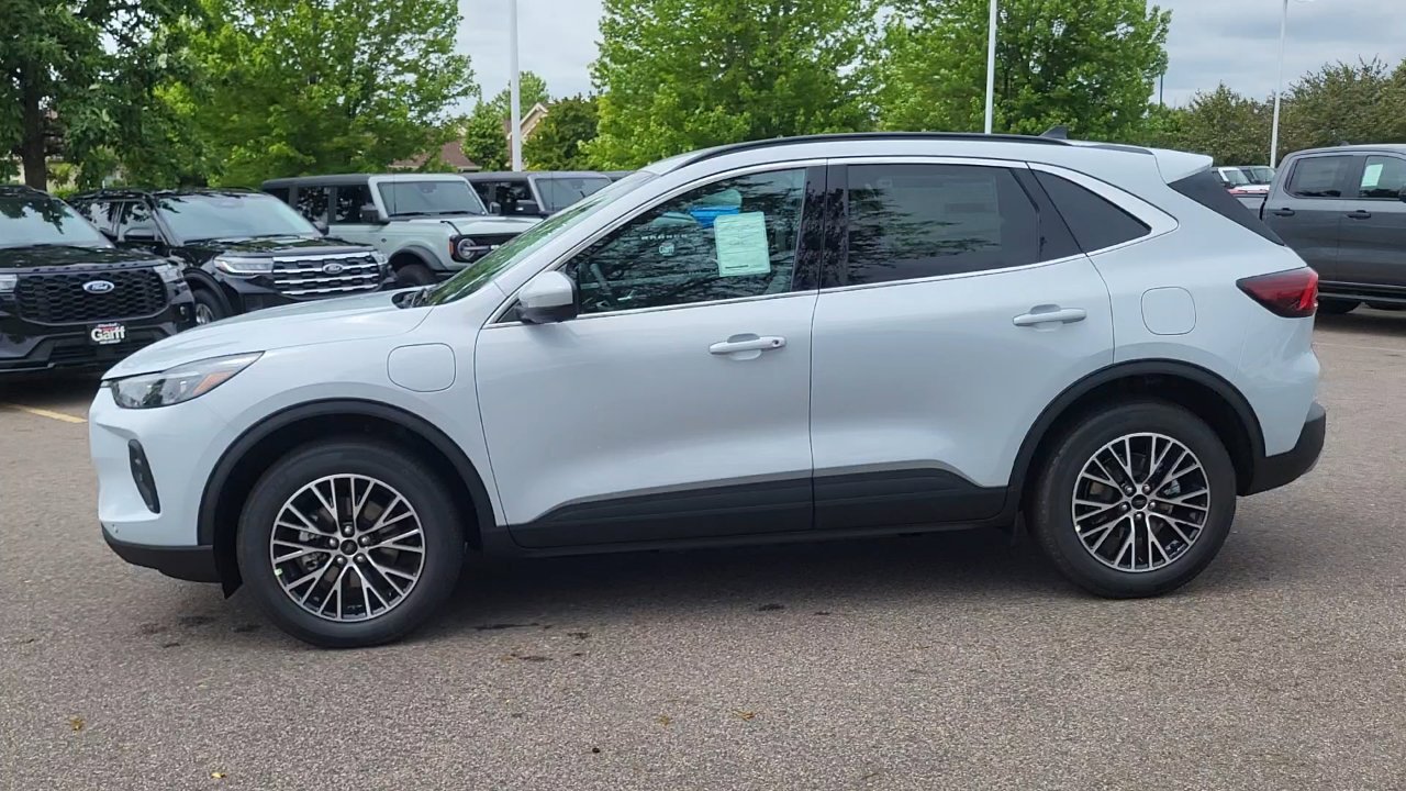 2025 Ford Escape Plug-In Hybrid photo 2