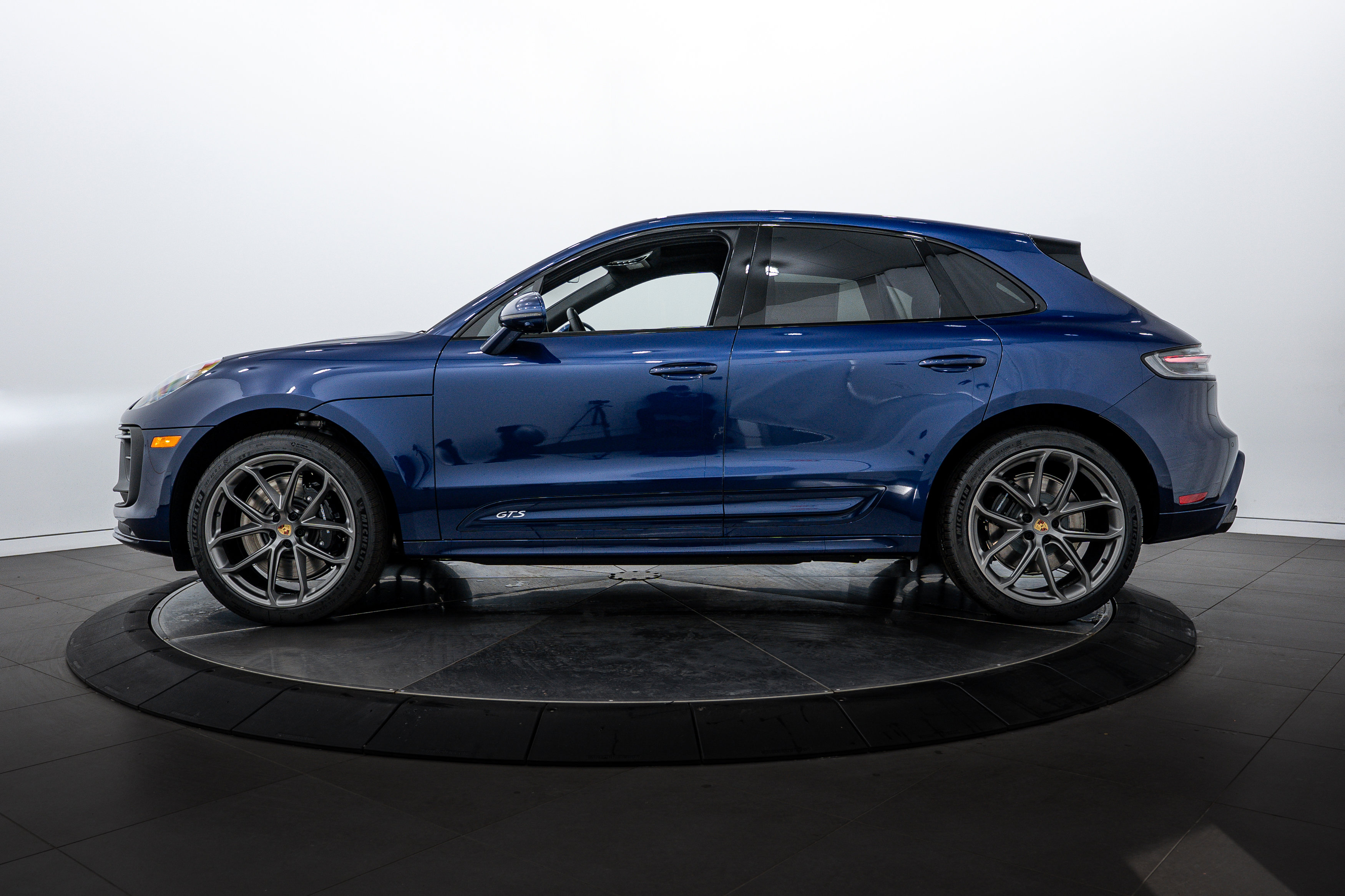 2026 Porsche Macan GTS photo 2