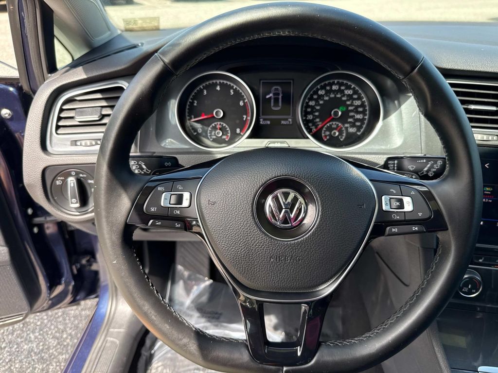 2018 Volkswagen Golf TSI SE photo 35