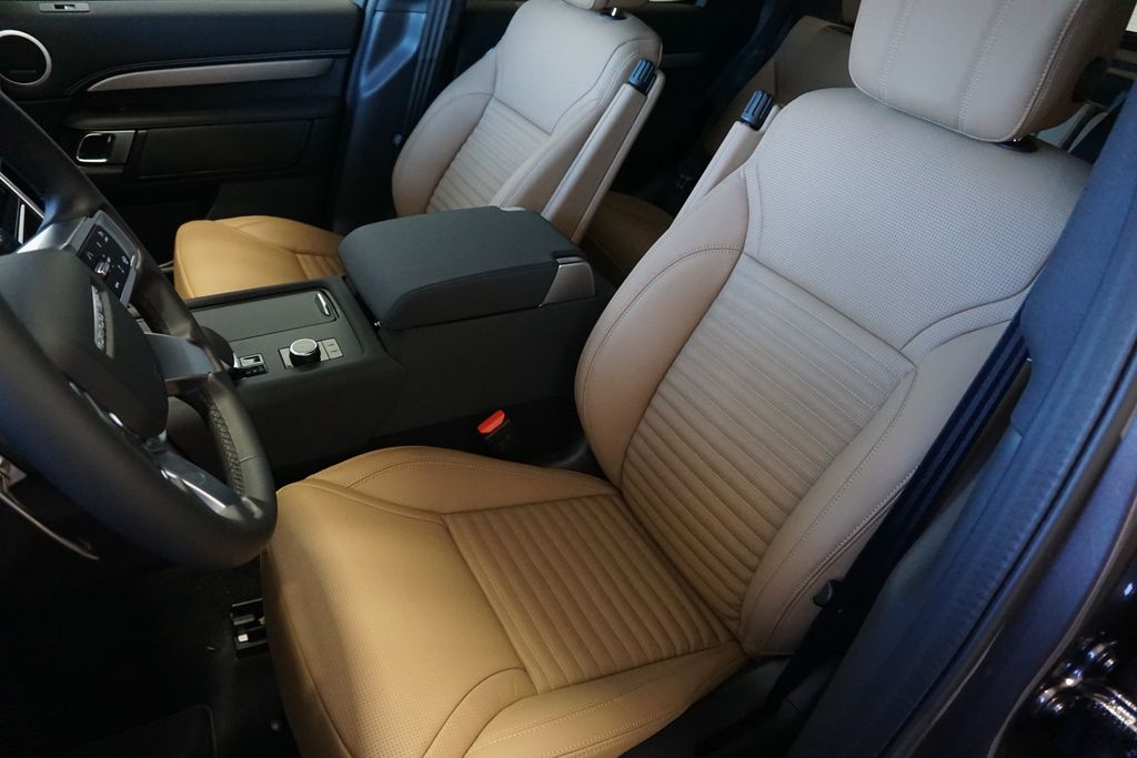 2025 Land Rover Discovery SE photo 19
