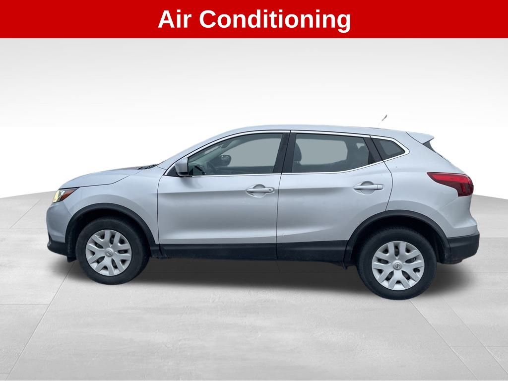 2019 Nissan Rogue Sport S photo 2