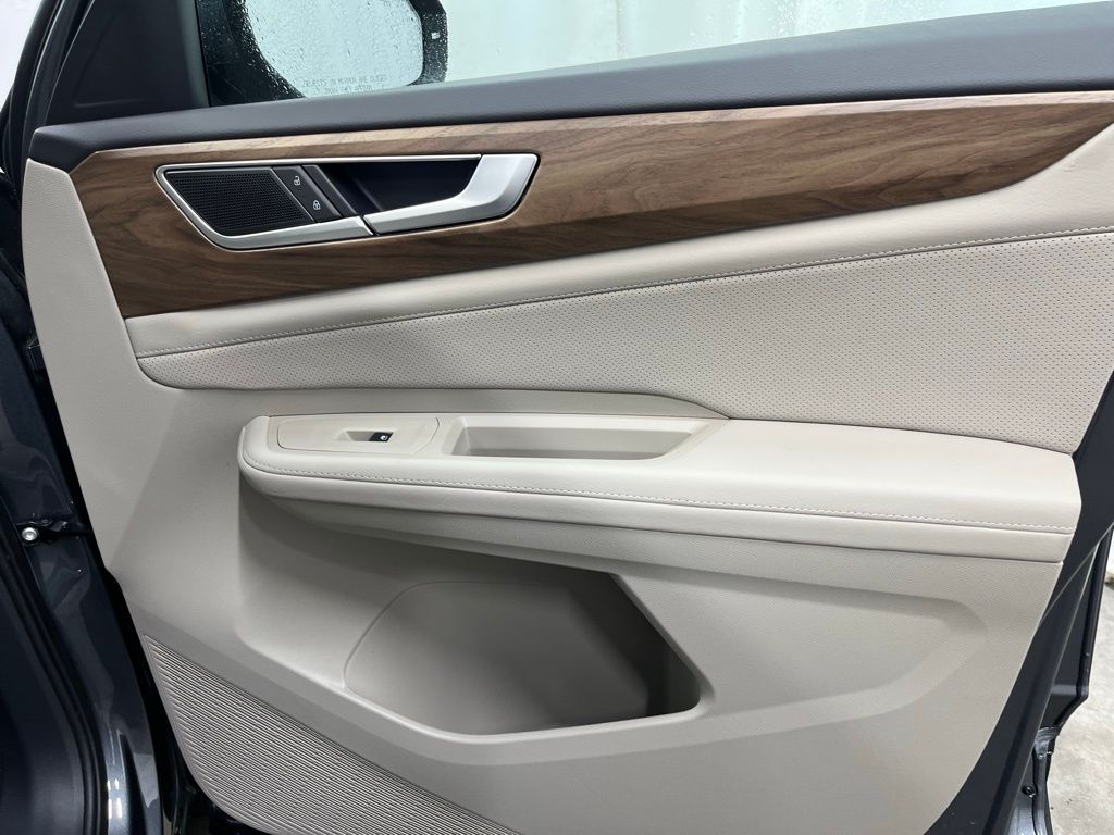 2025 Volkswagen Atlas SE Technology photo 11