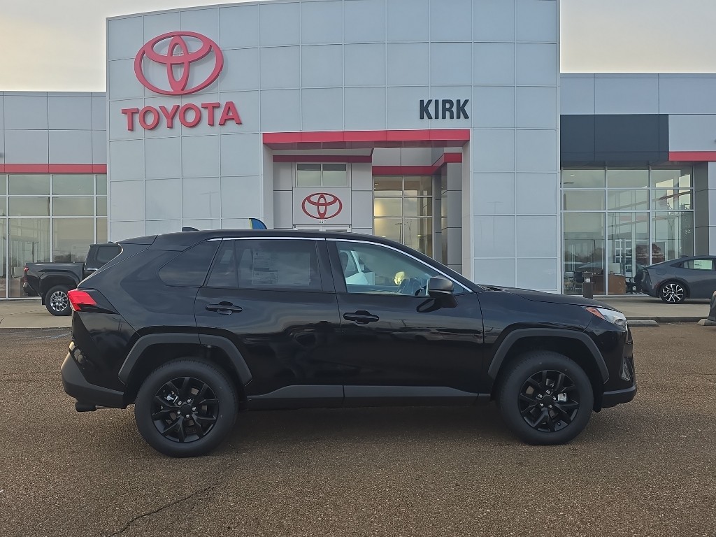 2025 Toyota RAV4 LE's photo