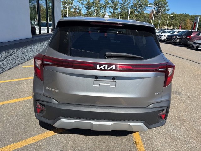 2024 Kia Seltos LX photo 5