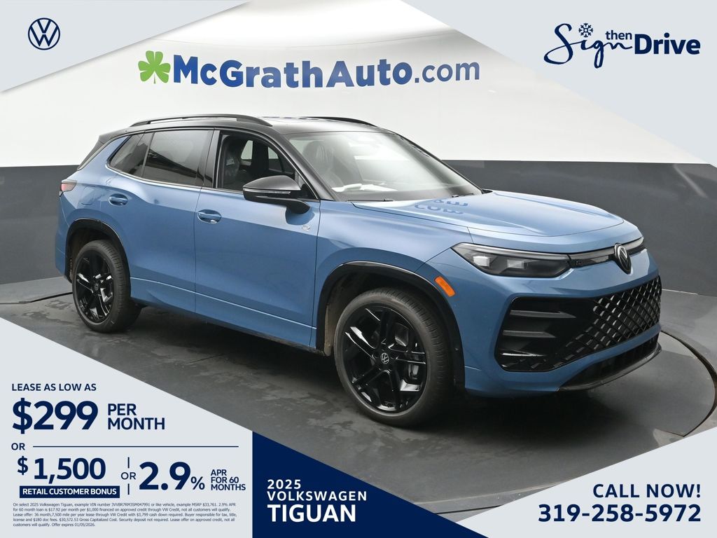2025 Volkswagen Tiguan SE R-LINE BLACK's photo