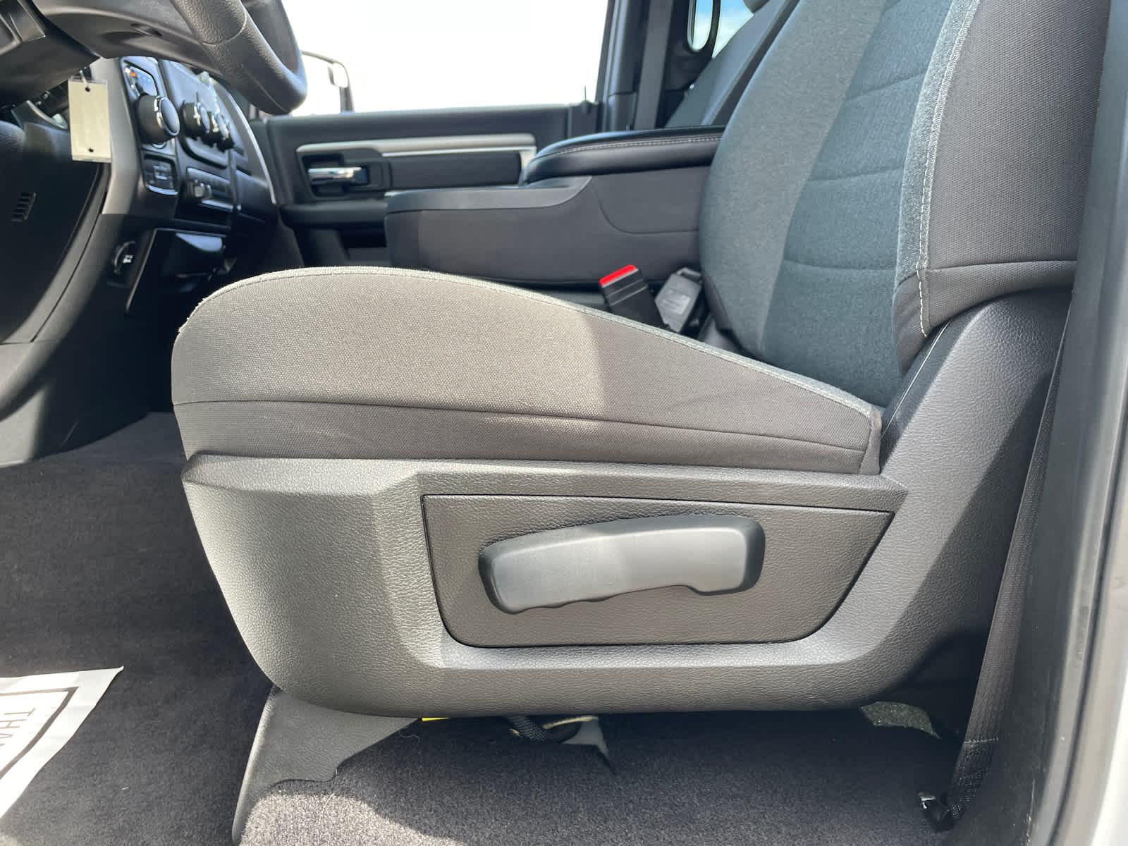 2022 Ram 1500 Classic Warlock photo 16