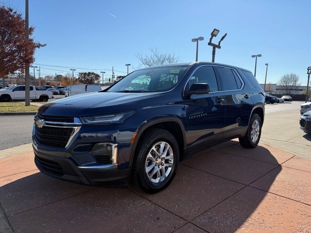 2022 Chevrolet Traverse LS photo 2