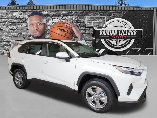 2025 Toyota RAV4 XLE's photo