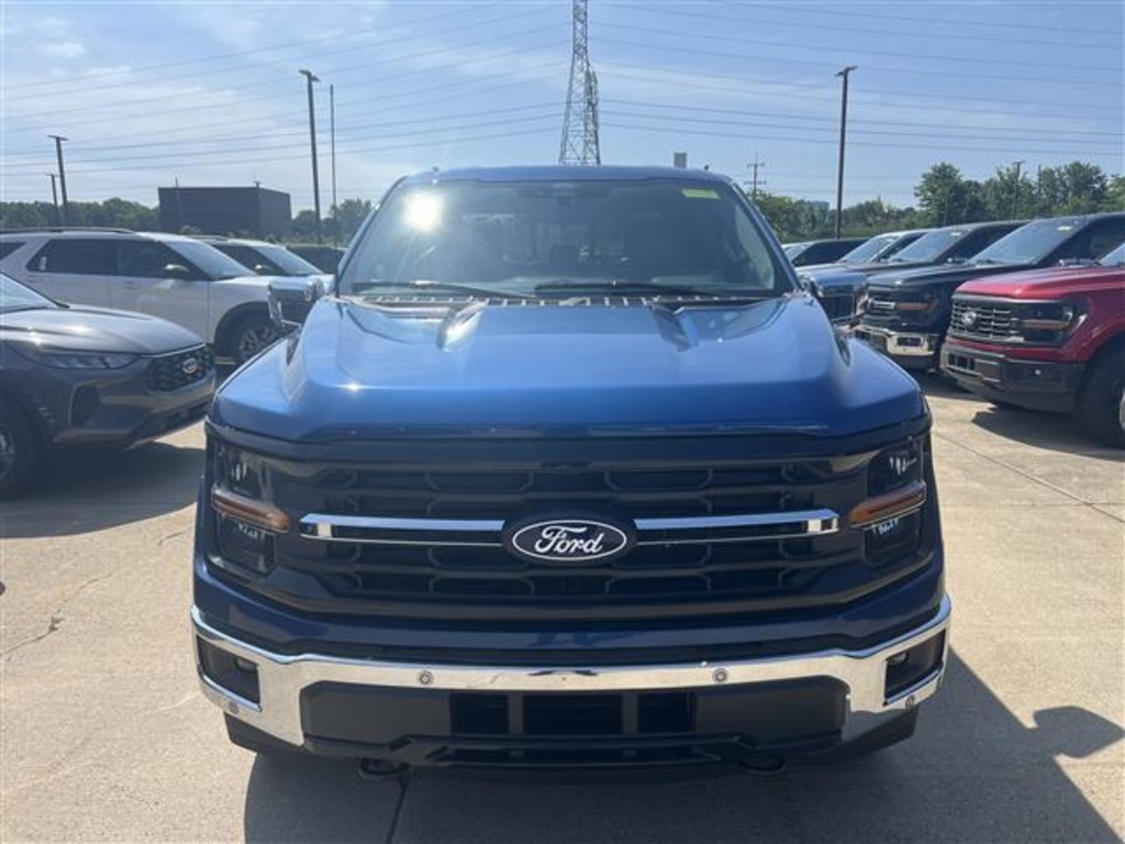 2025 Ford F-150 XLT photo 2