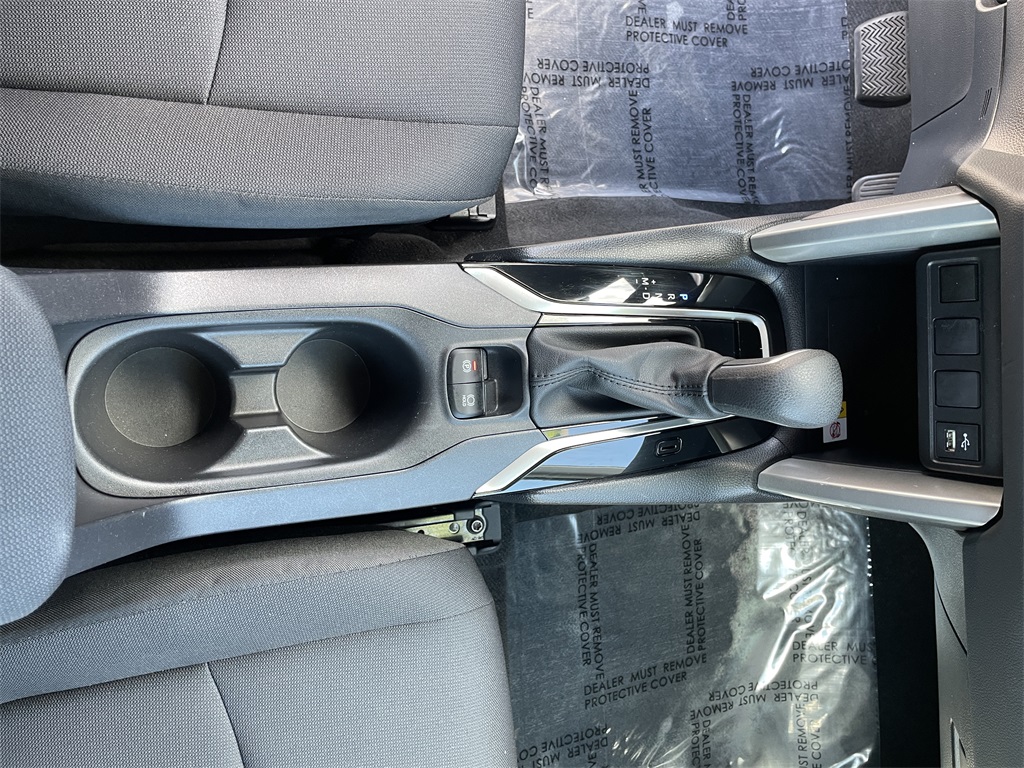 2022 Toyota Corolla Cross LE photo 23