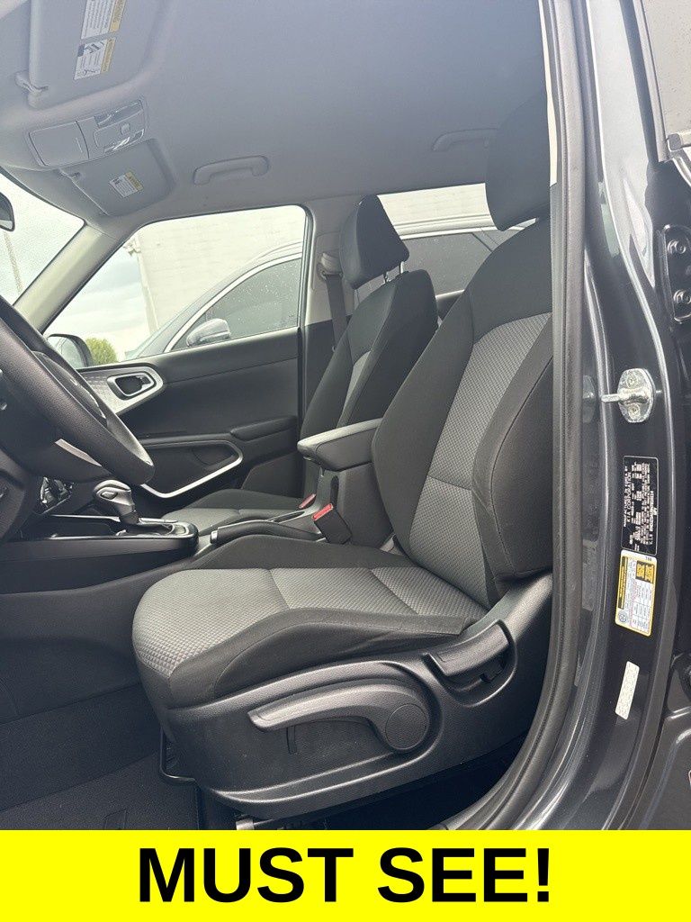 2022 Kia Soul LX photo 3