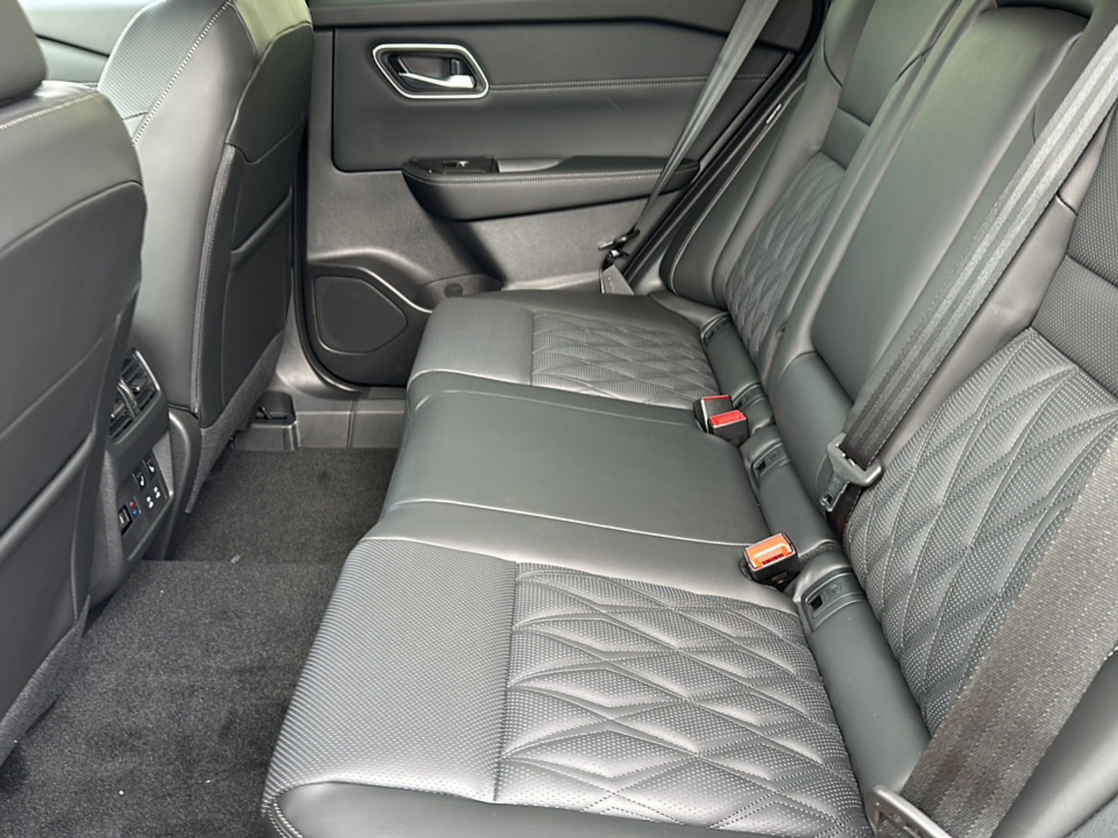 2025 Nissan Rogue Platinum photo 6