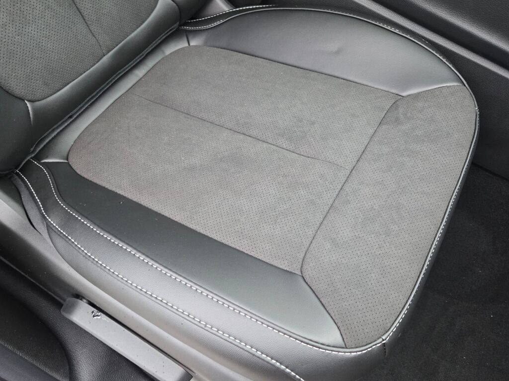 2025 Jeep Grand Cherokee Laredo Altitude photo 2