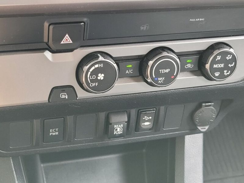 2019 Toyota Tacoma SR5 photo 17