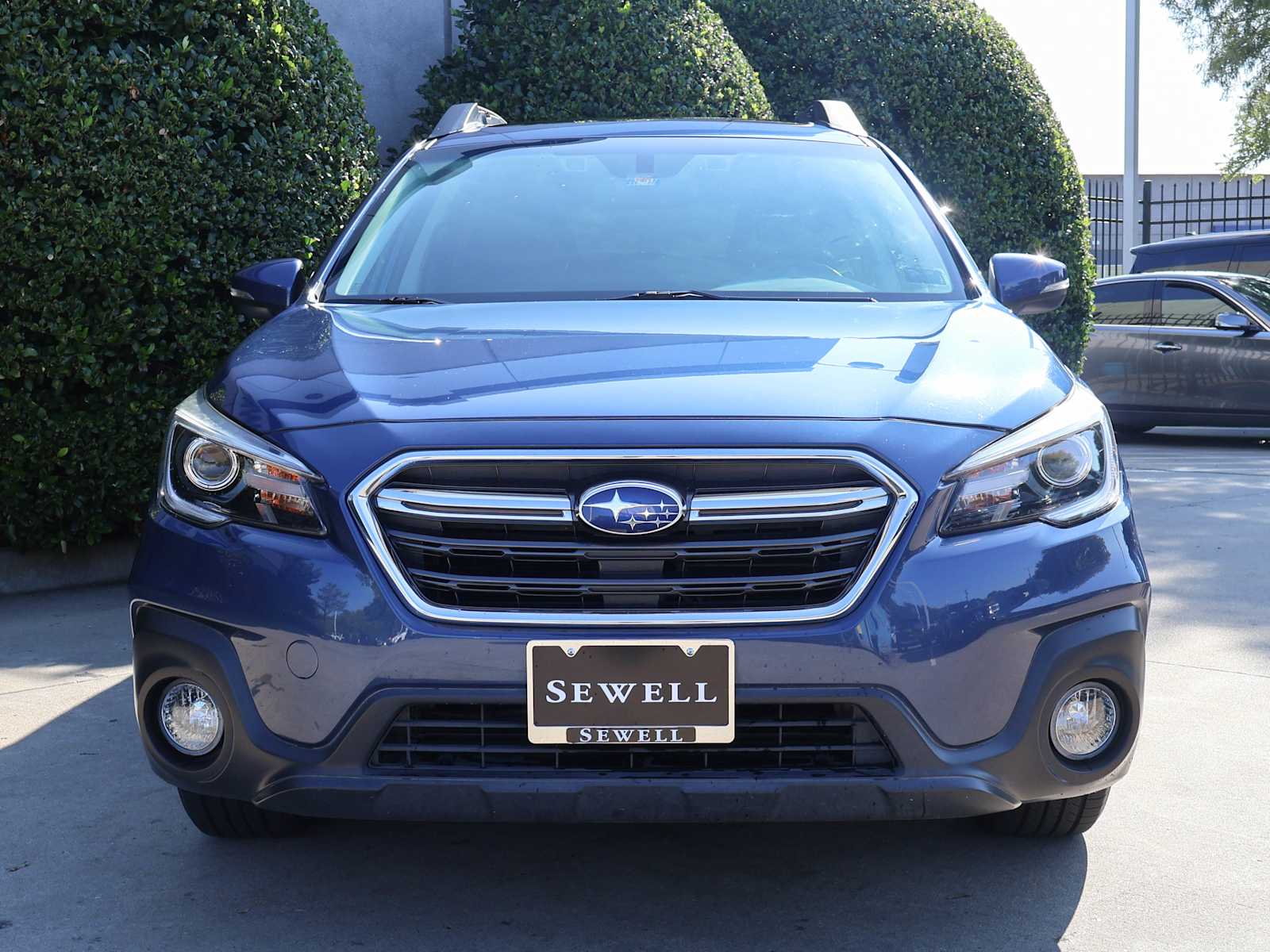 2019 Subaru Outback Limited photo 2