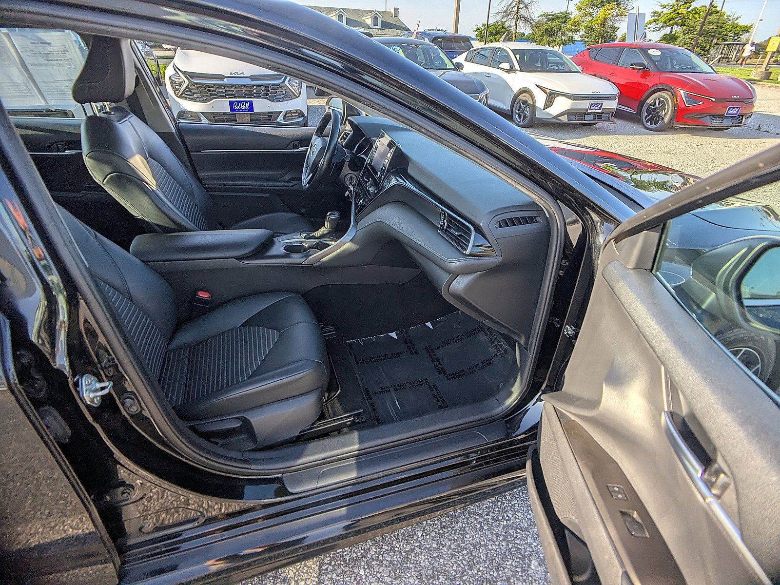 2021 Toyota Camry SE photo 3