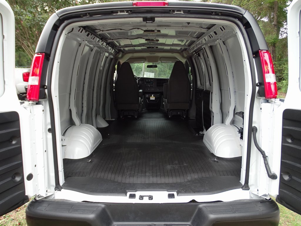 2024 Chevrolet Express 2500 Work Van Cargo photo 3