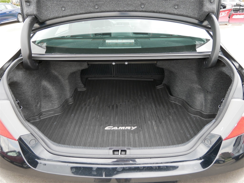 2016 Toyota Camry SE photo 12