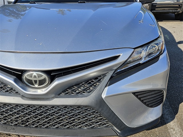 2018 Toyota Camry SE photo 14