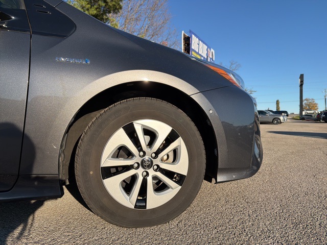 2017 Toyota Prius One photo 2