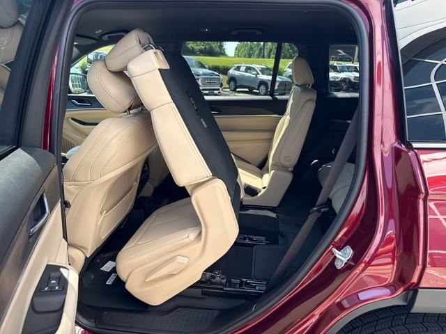 2025 Jeep Grand Cherokee Limited photo 16