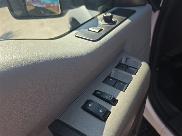 2016 Ford F-350 XLT photo 13