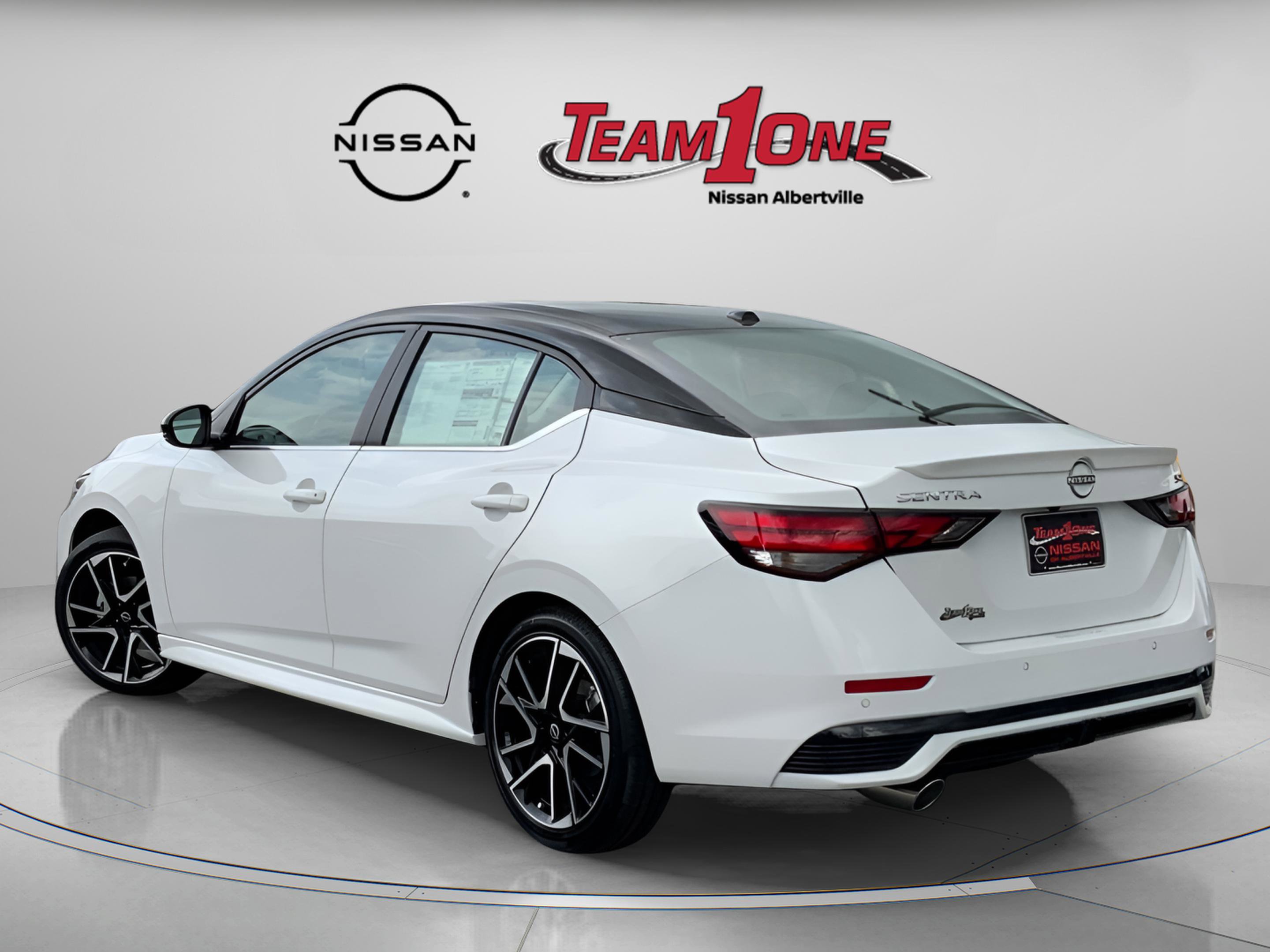 2025 Nissan Sentra SR photo 2