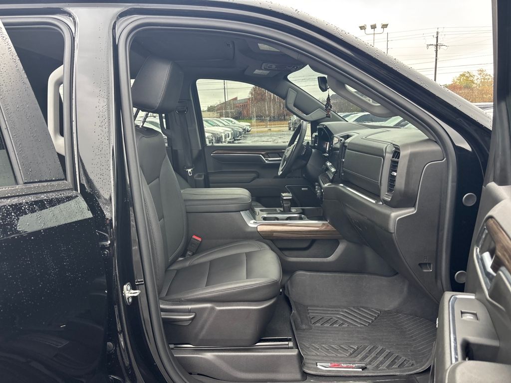 2024 Chevrolet Silverado 1500 RST photo 4