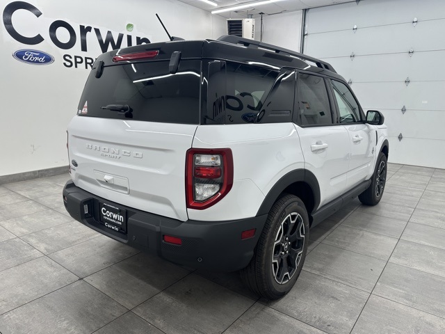 2025 Ford Bronco Sport Outer Banks photo 2