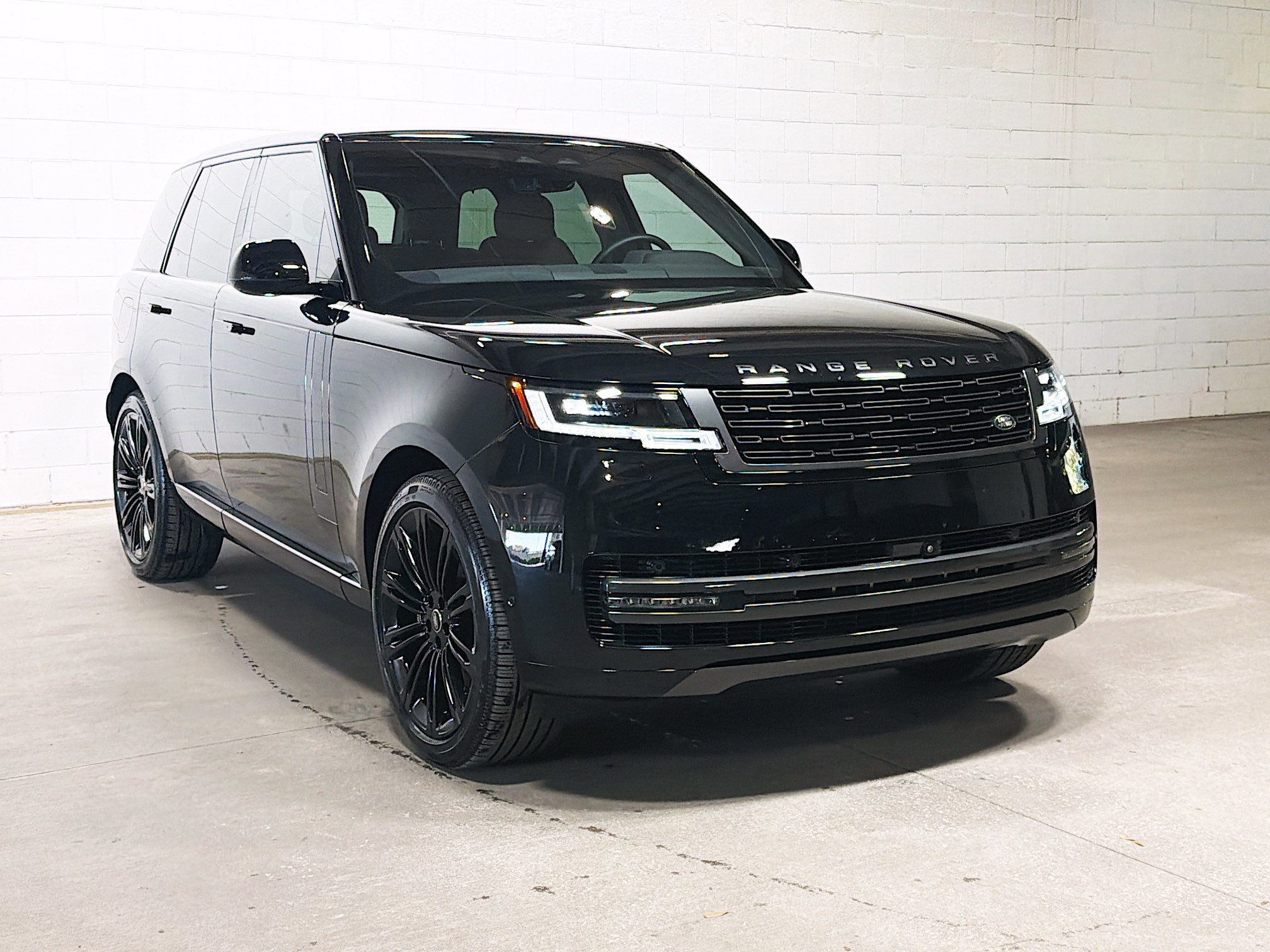 2025 Land Rover Range Rover SE photo 4