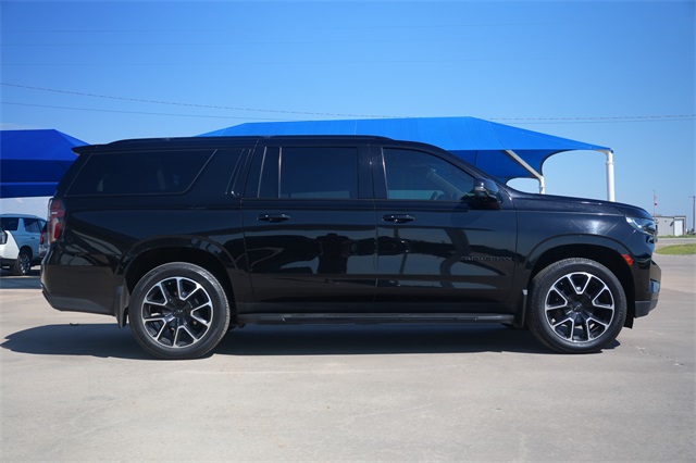 2022 Chevrolet Suburban RST photo 3