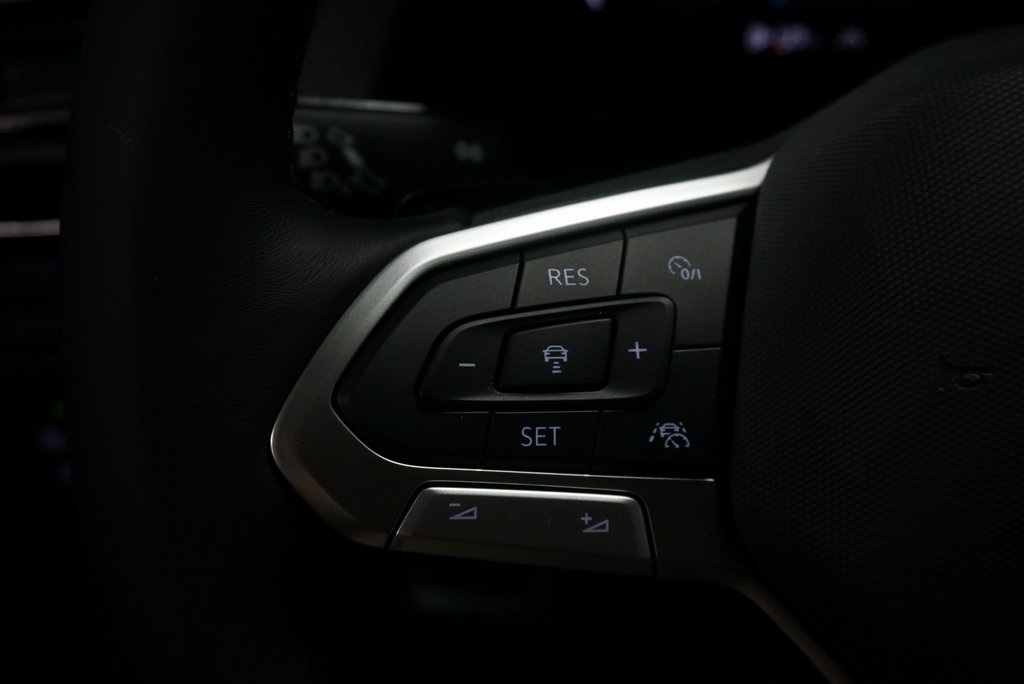 2025 Volkswagen Atlas Cross Sport SEL Premium R-Line photo 24