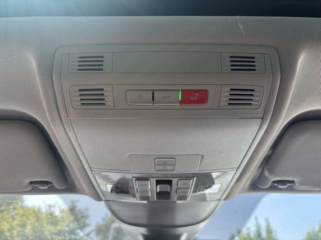 2025 Volkswagen Taos SE photo 20