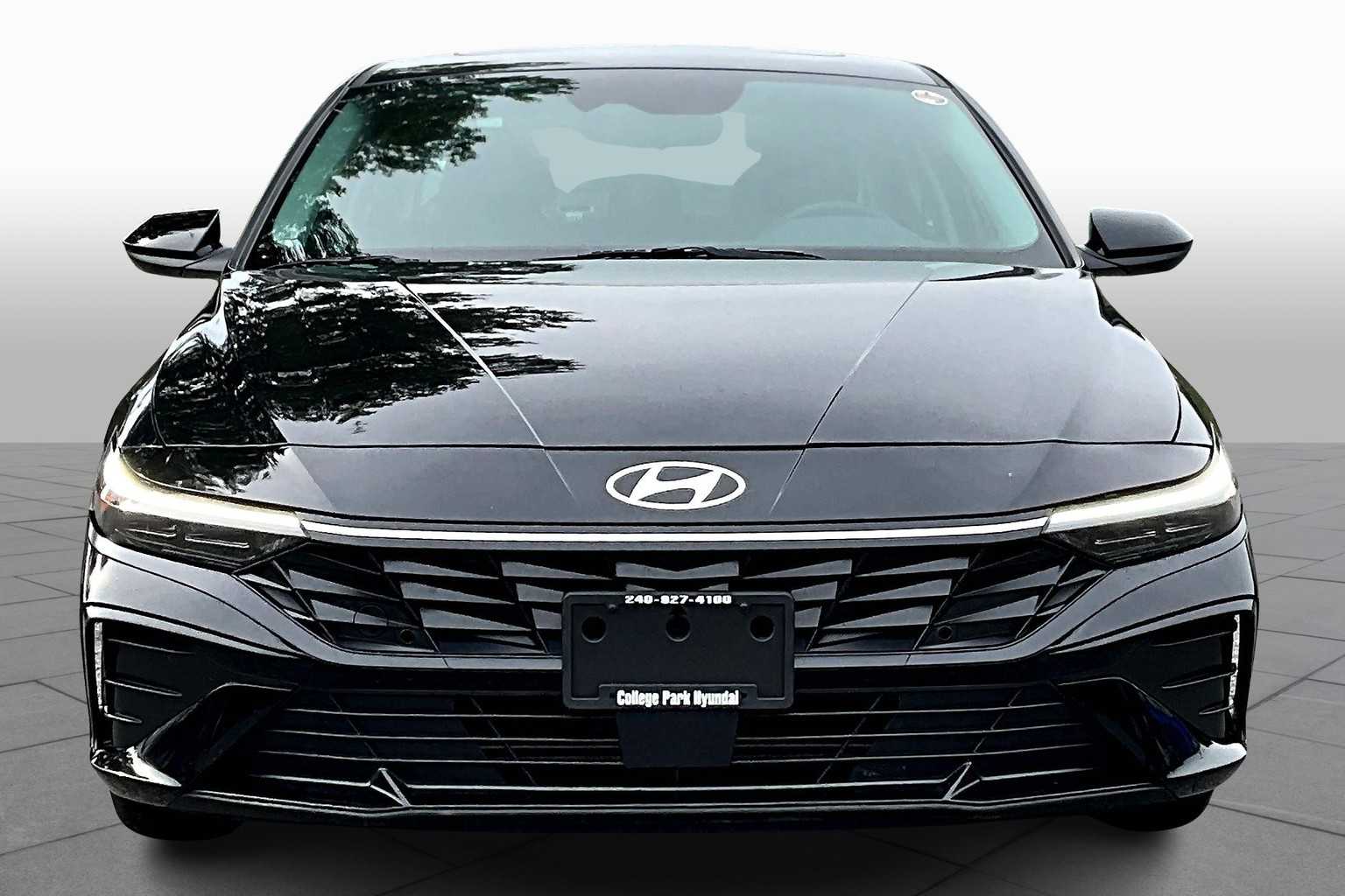 2024 Hyundai Elantra SEL Convenience photo 3