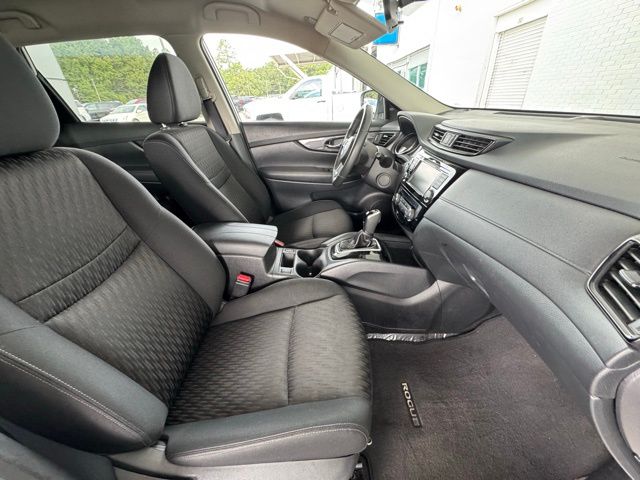 2018 Nissan Rogue SV photo 14