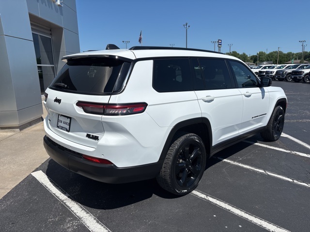 2023 Jeep Grand Cherokee Altitude photo 4