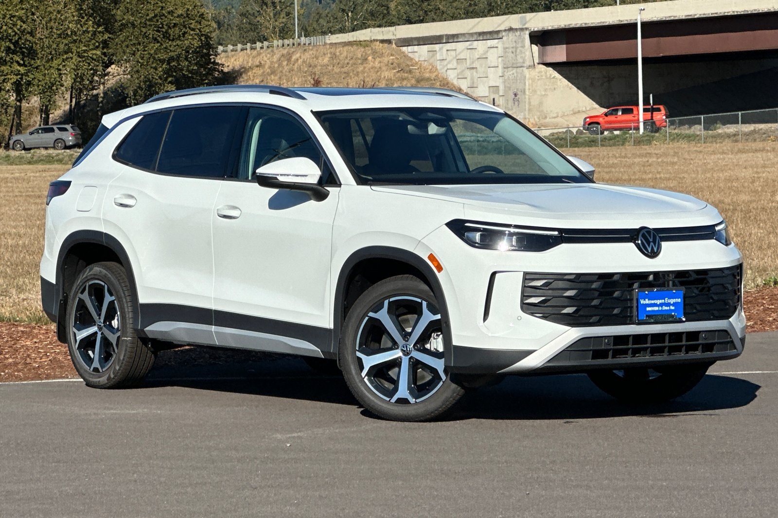 2025 Volkswagen Tiguan SE's photo