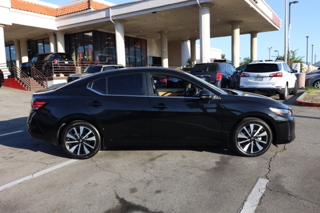 2025 Nissan Sentra SV photo 2