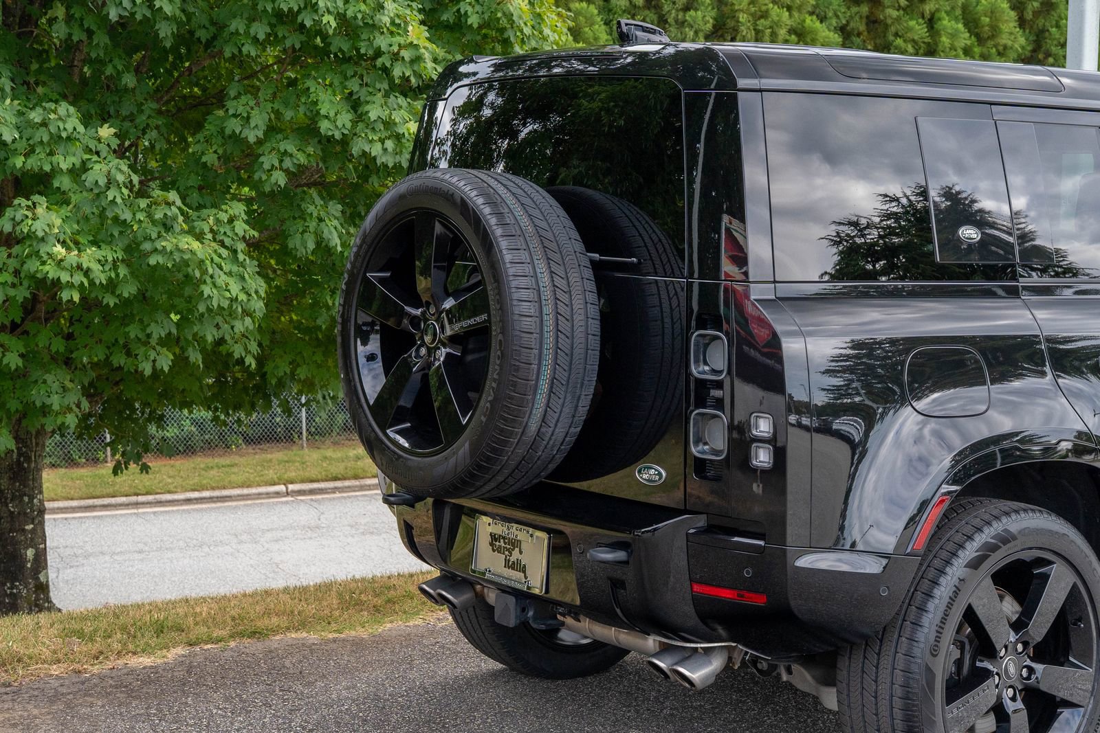 2023 Land Rover Defender V8 photo 10
