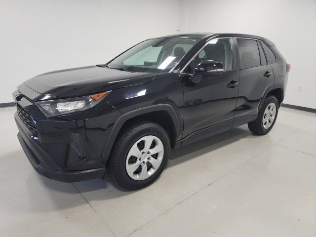 2022 Toyota RAV4 LE photo 5