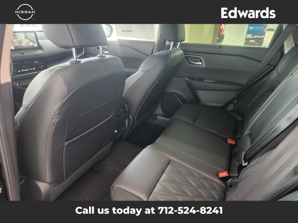 2026 Nissan Rogue Platinum photo 14