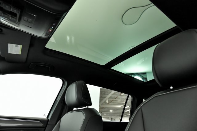 2023 Volkswagen Tiguan SE R-Line Black photo 8