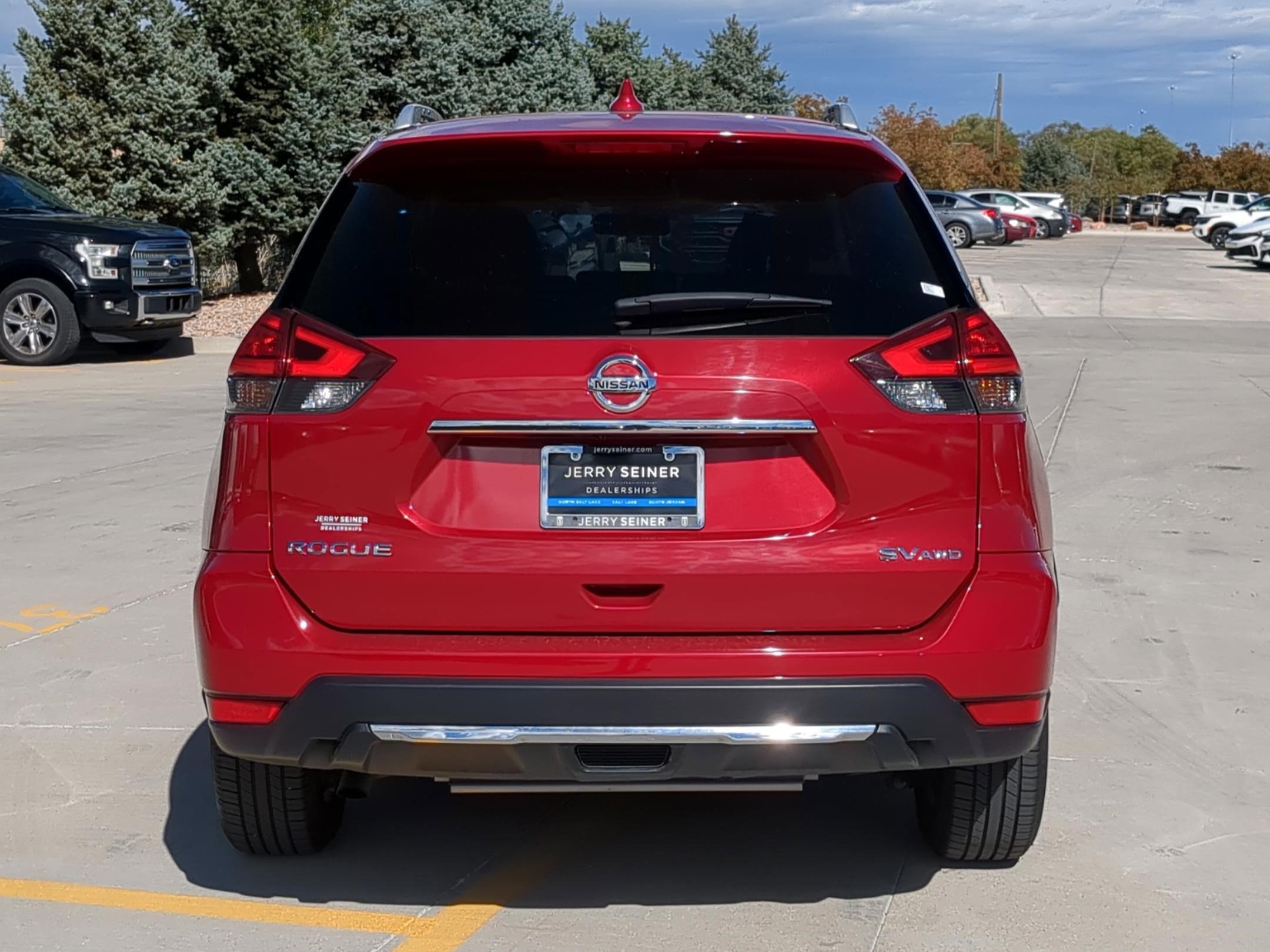 2017 Nissan Rogue SV photo 4
