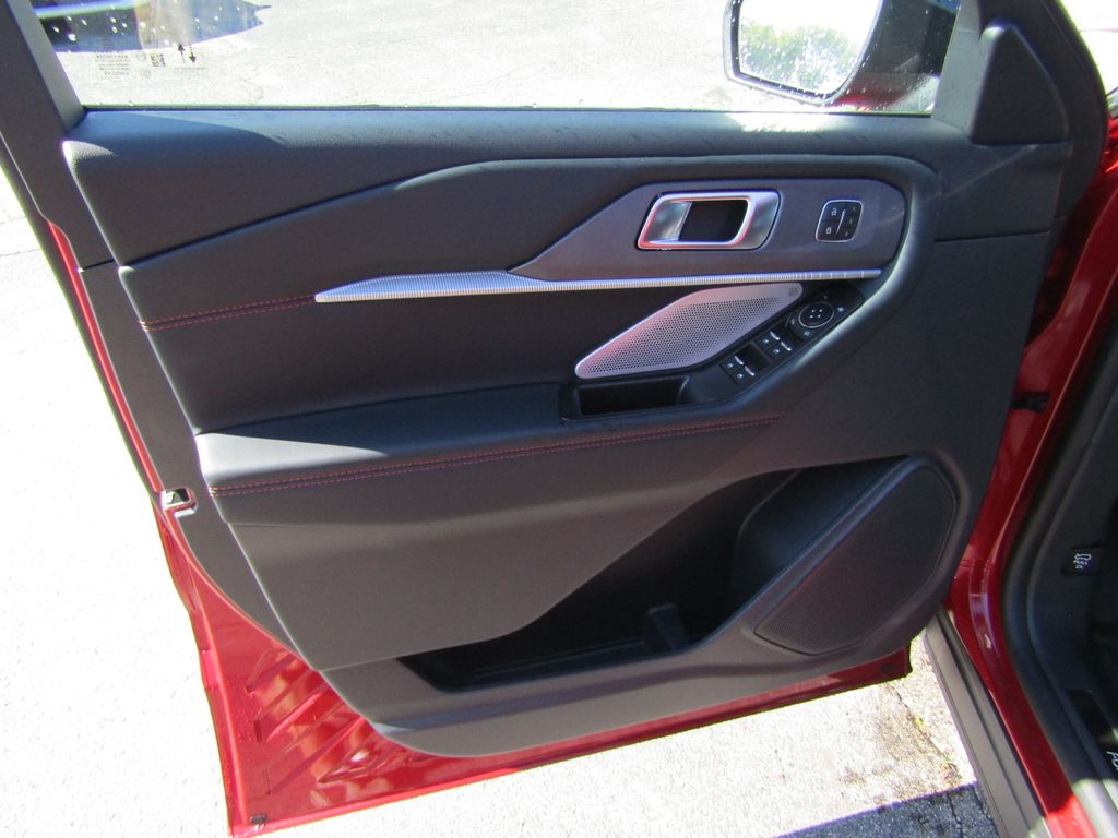 2025 Ford Explorer ST photo 15
